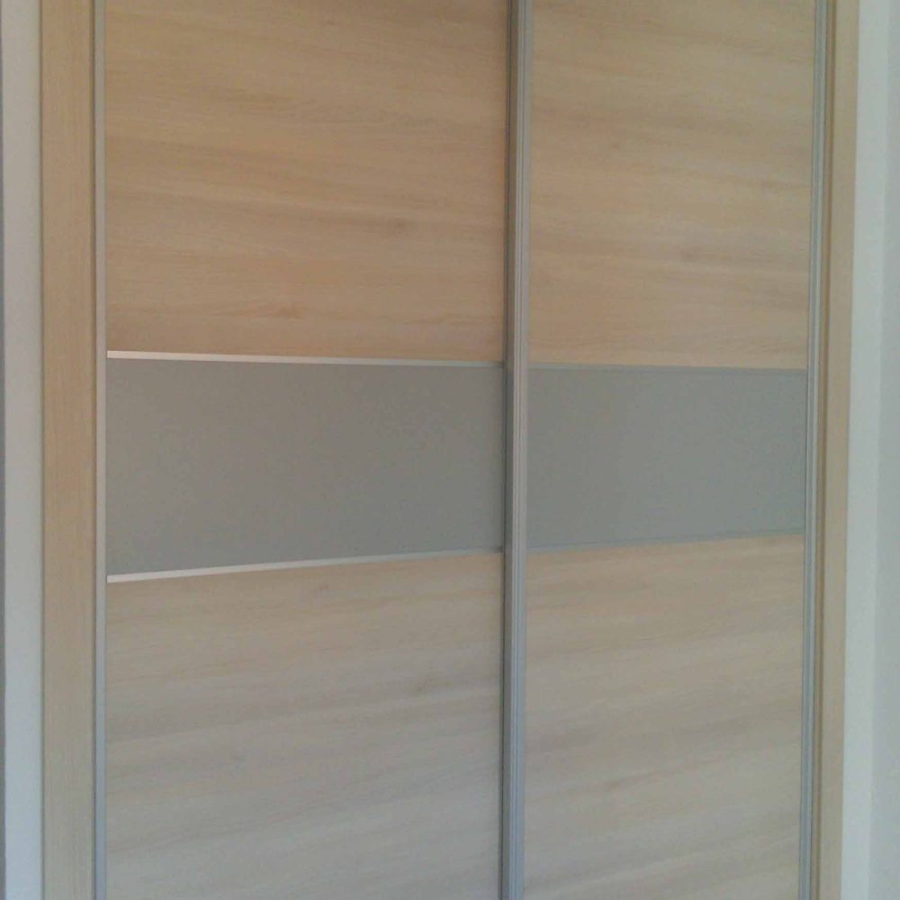 Armario elegante de puertas correderas